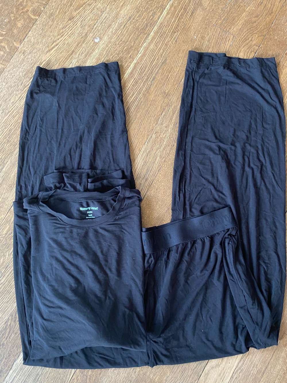 Tommy John Men's Second Skin Long Sleeve Crew Shirt and bottoms - Black! Medium